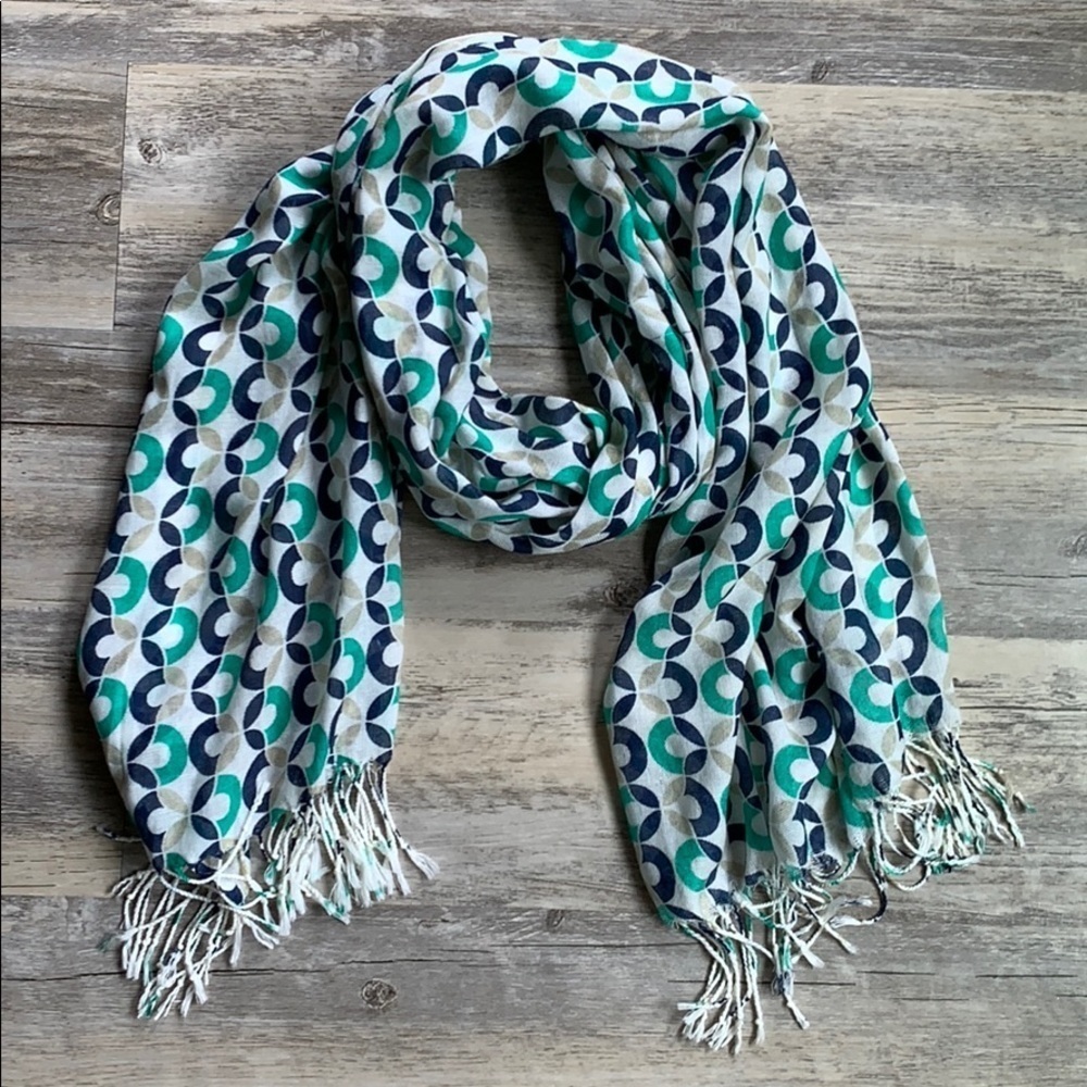Women's Patterned Scarf With Fringe Ends